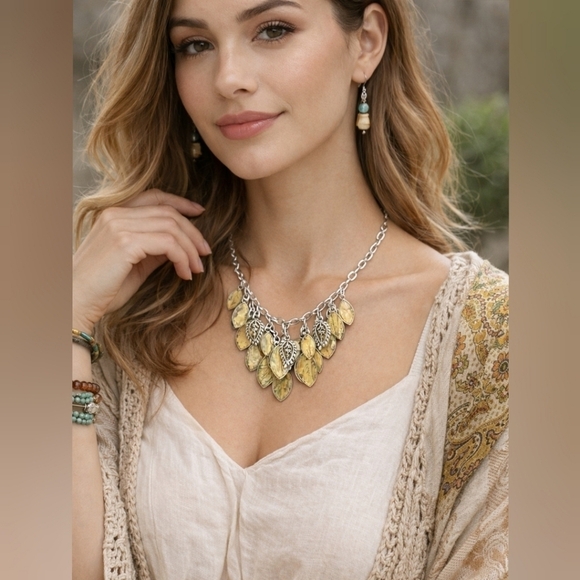 Premier Designs Jewelry - PREMIER DESIGNS Mother of Pearl Abalone Moda Necklace, Statement Leaf Necklace